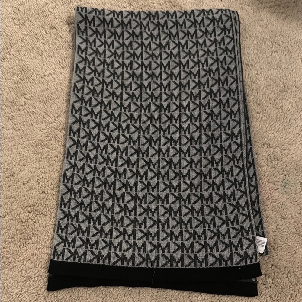 Michael Kors Black and Gray Patterned Scarf